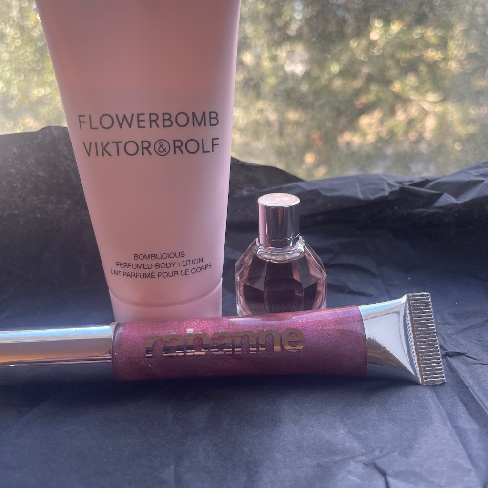 Flowerbomb by VIKTOR&ROLF
